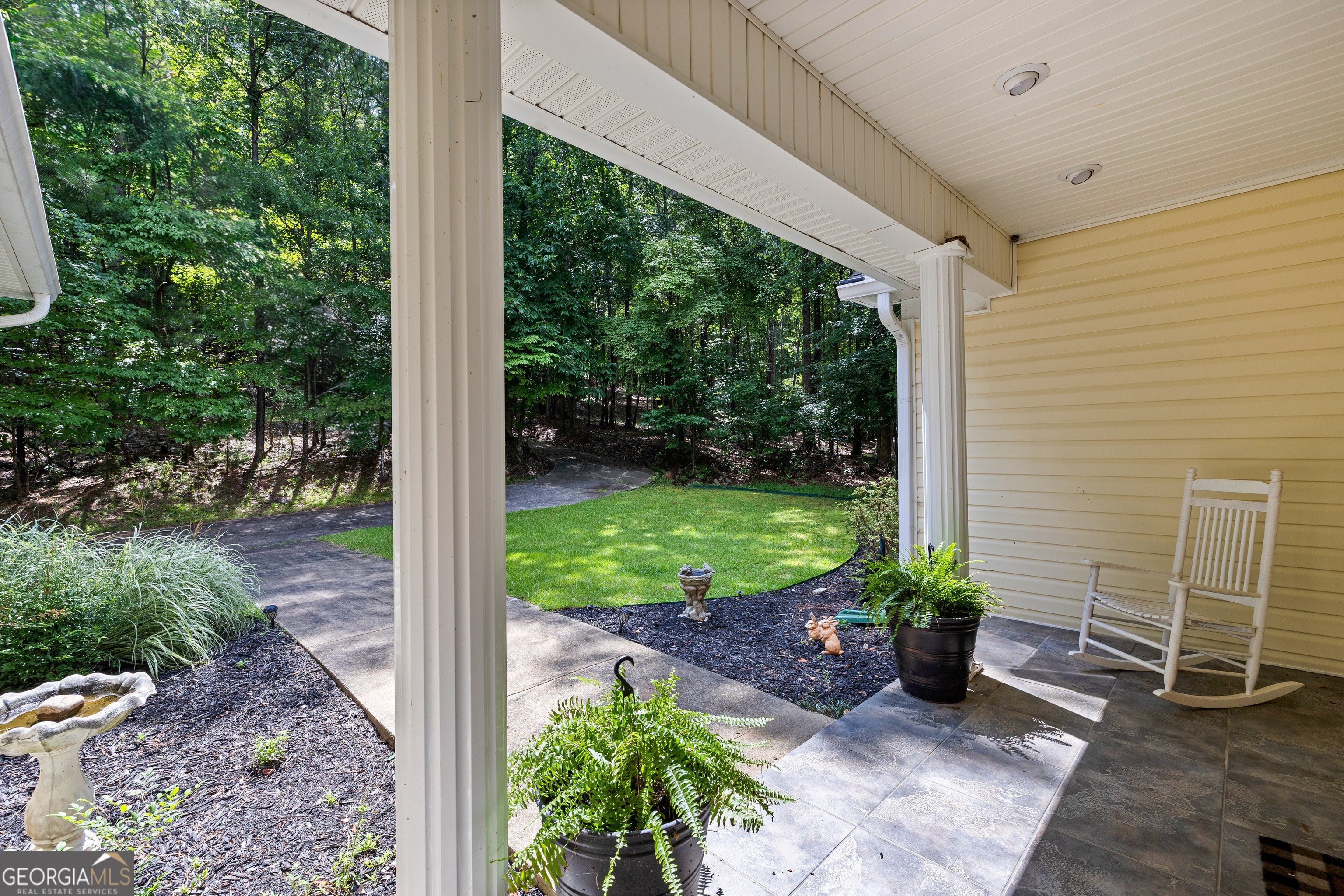 280 Waters Edge LN