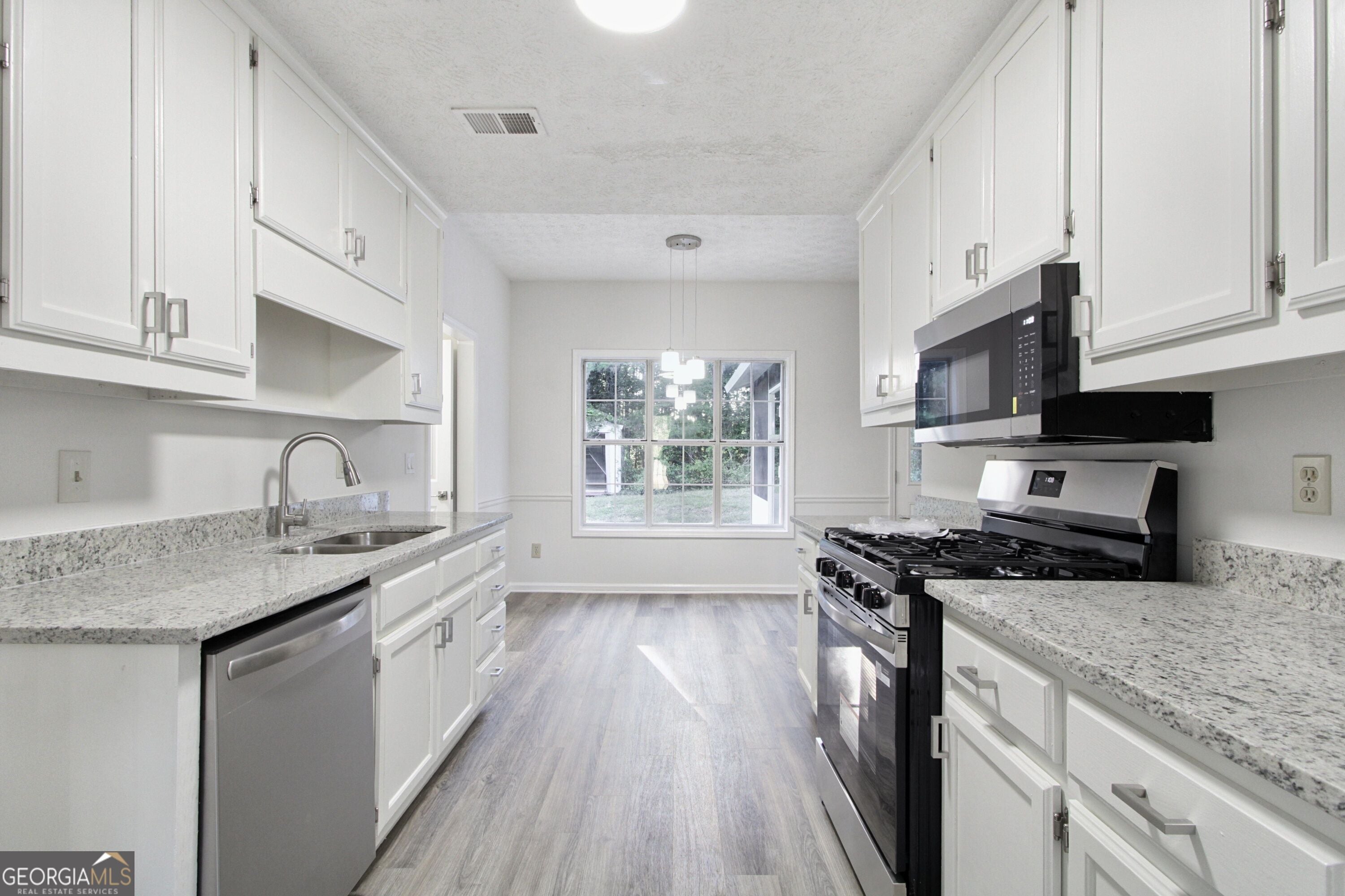 6833 Sarah Jane LN
