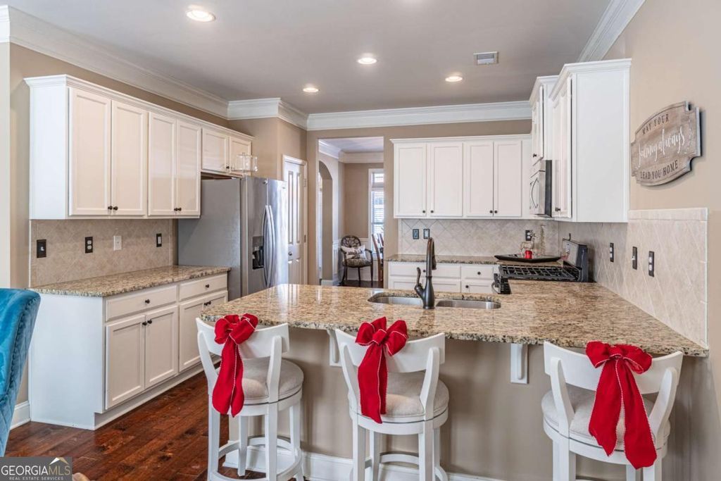 Photo of 302 Barbados Lane, Suwanee, GA 30024 (MLS # 10658603)