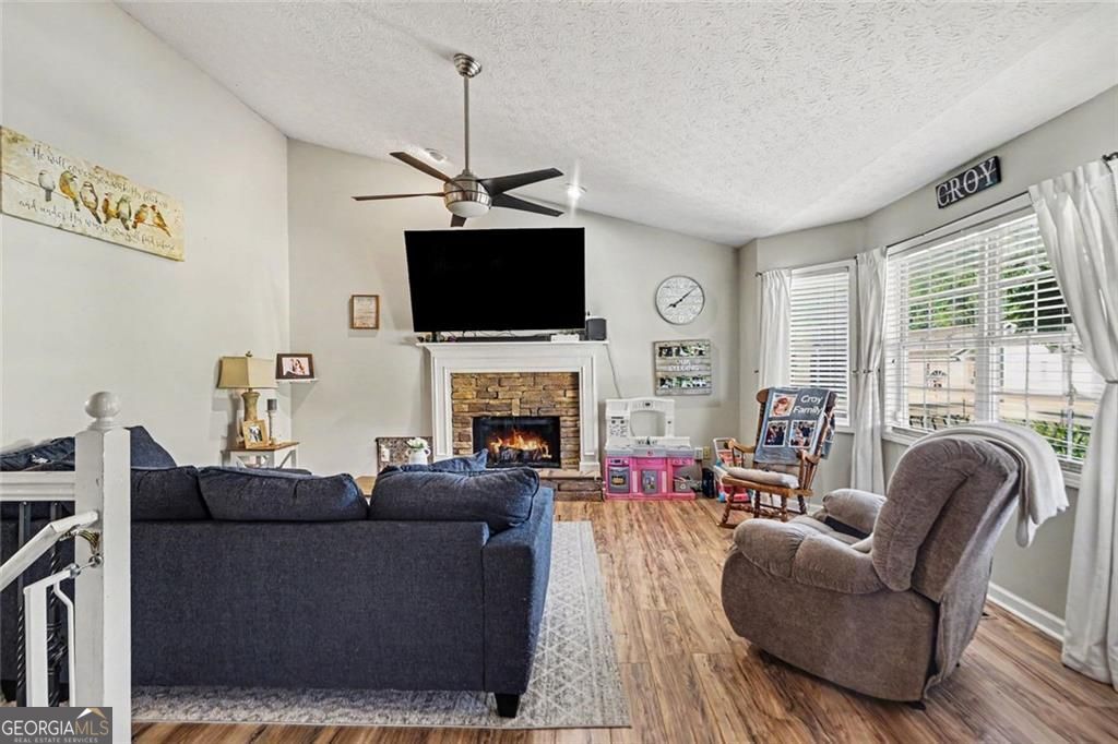 302 Fairview LN