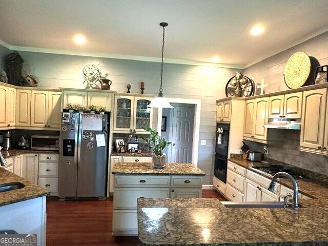 767 Forest Lake DR