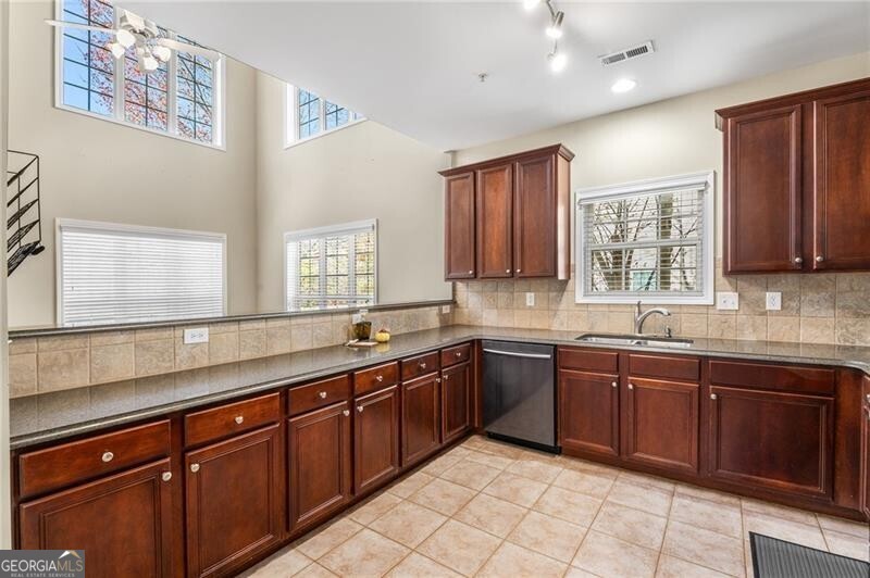 Townhomes at Eastlake Summergrove - Residential