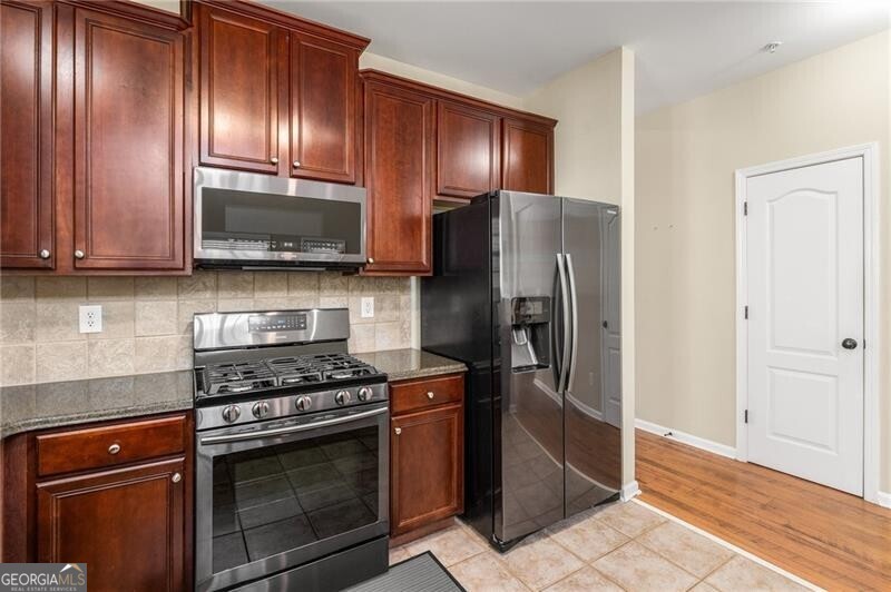 Townhomes at Eastlake Summergrove - Residential