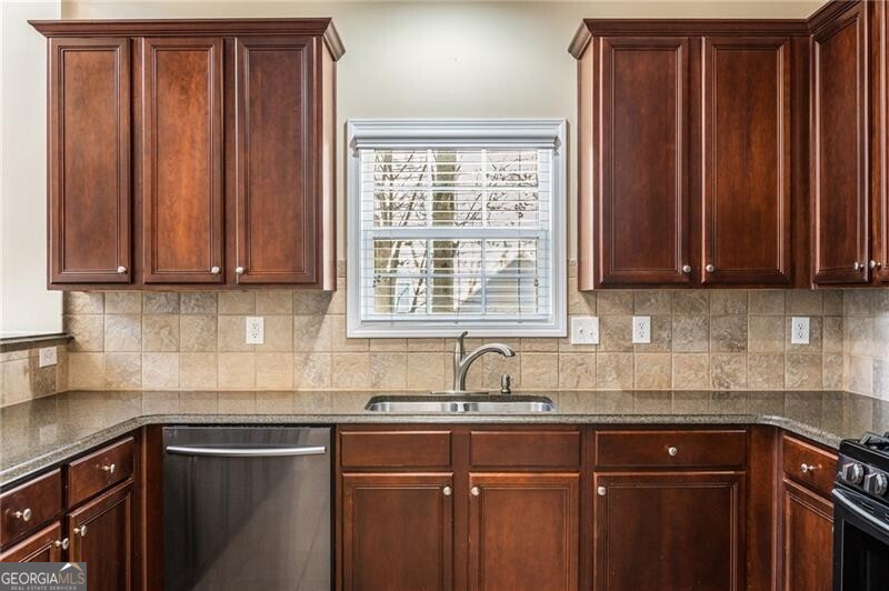 Townhomes at Eastlake Summergrove - Residential