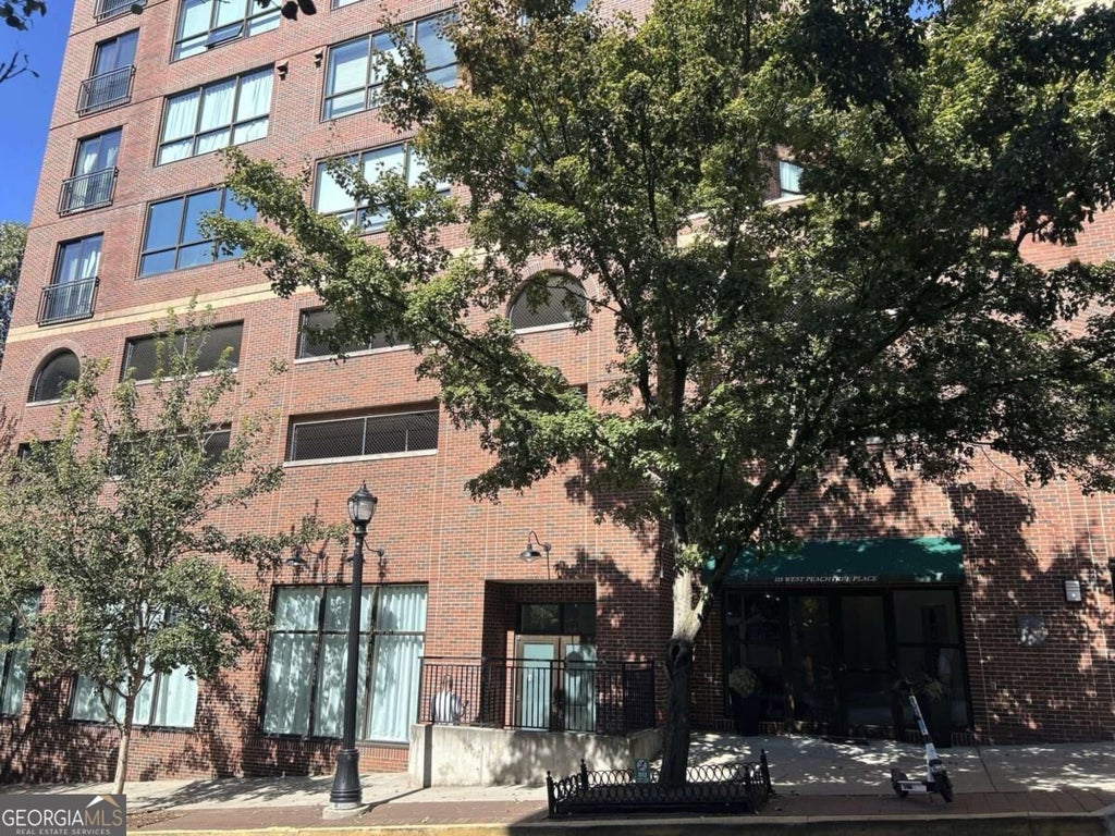 Photo of 115 W Peachtree Place NW #702, Atlanta, GA 30313 (MLS # 10880028)