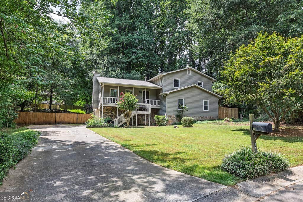 Photo of 917 Andover Court, Woodstock, GA 30188 (MLS # 10820504)