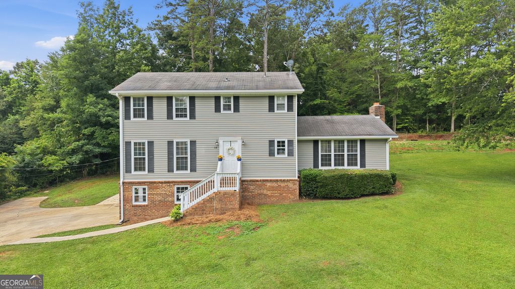 Photo of 18 Foxdale Circle, Toccoa, GA 30577 (MLS # 10784105)