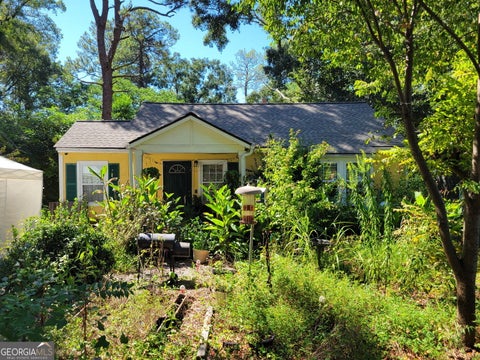 Photo of 2042 Arlington Circle NW, Atlanta, GA 30318 (MLS # 10849534)