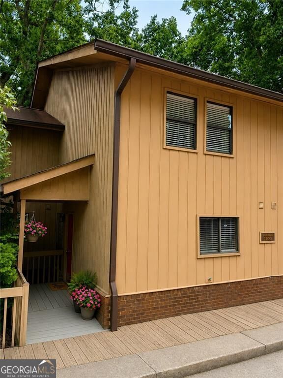 1702 Pine Tree DR