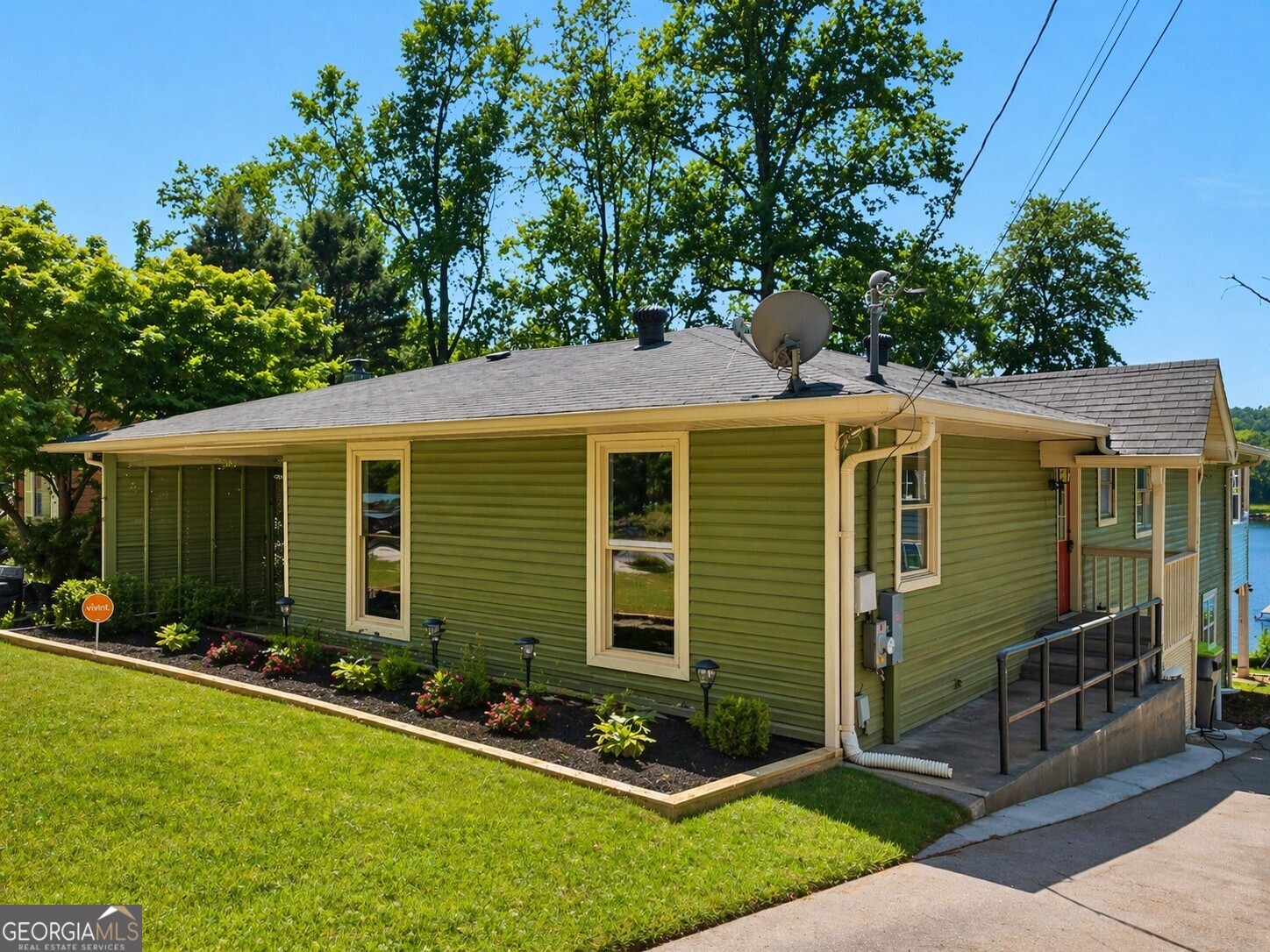 2298 East Lake DR NE