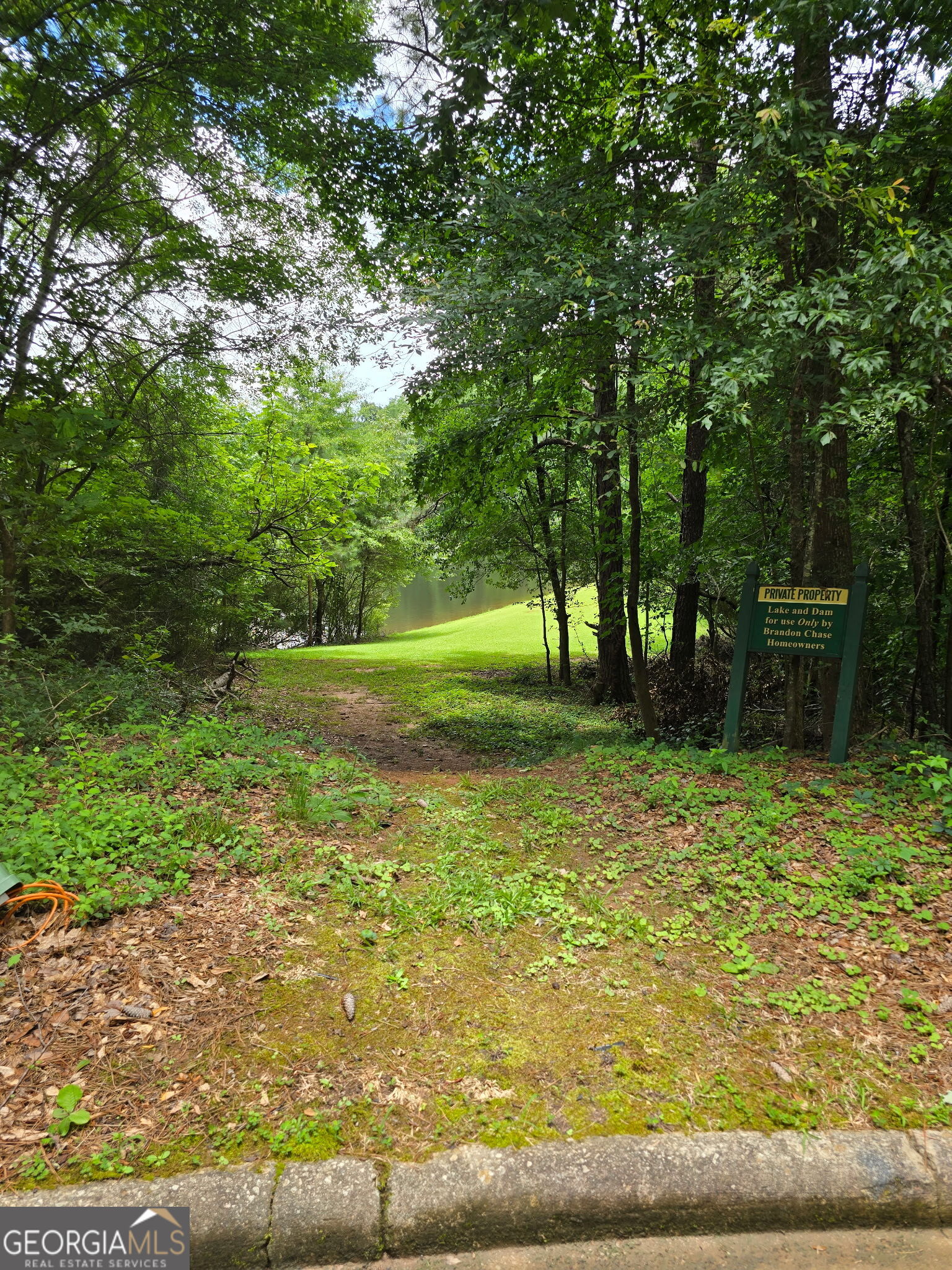 .98 acres of a residential vacant lot in Brandon Chase subdivision, Stockbridge, GA. Don't pass this great opportunity up! Go and Show! Call the listing agent with any questions!
