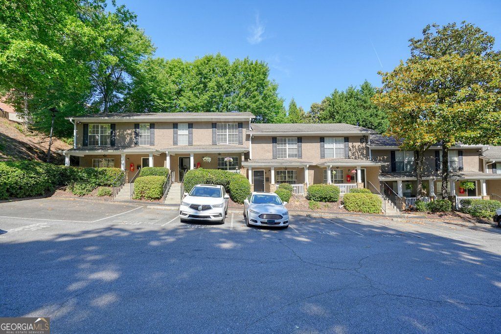 Photo of 3180 Seven Pines Court #101, Atlanta, GA 30339 (MLS # 10761942)