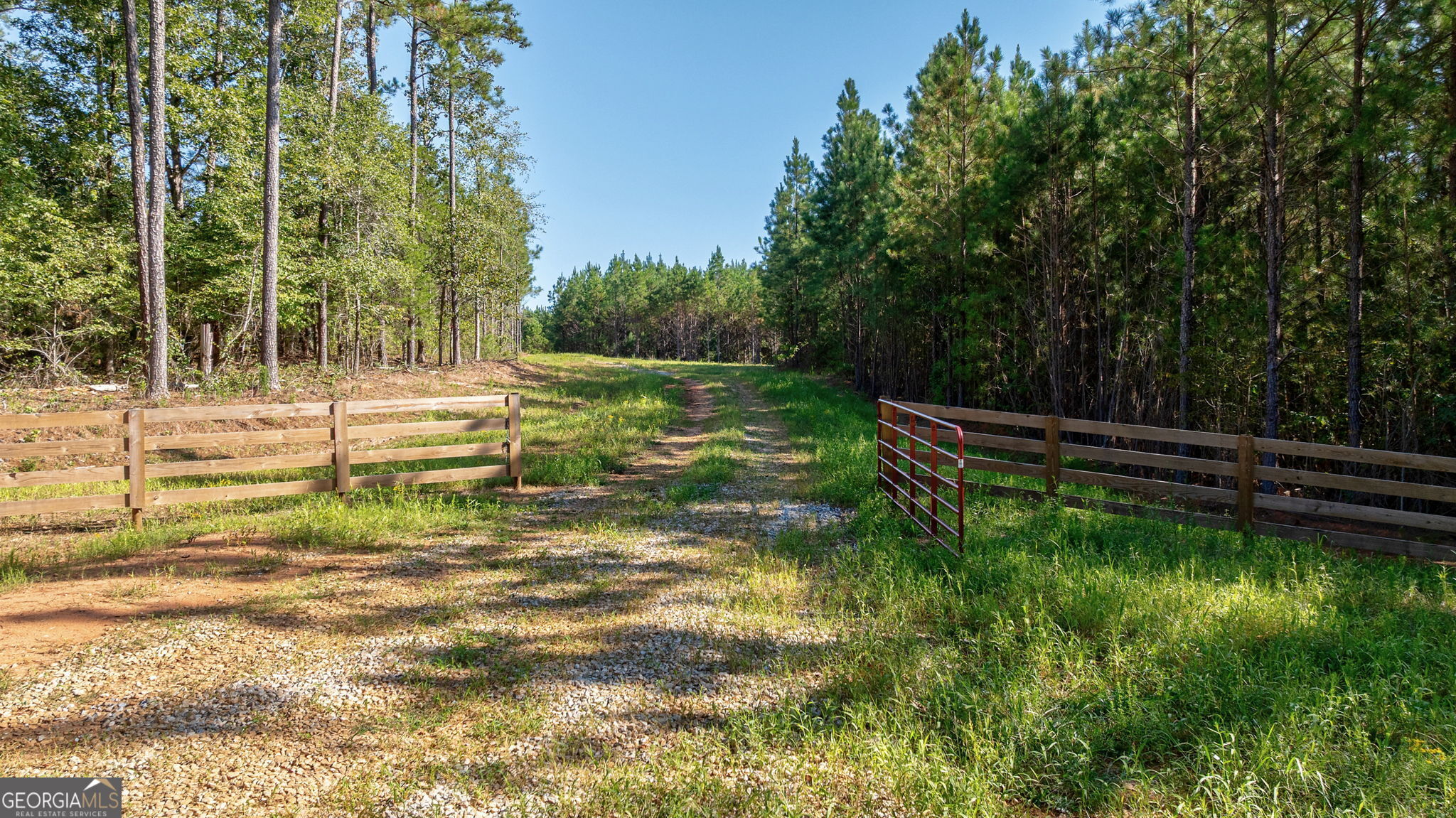 Escape to this 134.11-Acre property located on Bob Smith Road, just 30 minutes from both Athens and Watkinsville, Georgia. Offering seclusion and accessibility, this expansive tract is an ideal retreat for nature lovers, hunters, or those looking to build a home. The land features a diverse mix of timber, including approximately 34 acres of mature hardwoods, 55 acres of 9-year-old planted pine, and 45 acres of 11-year-old planted pine. A year-round creek wanders through the property, adding to the natural beauty and enhancing the outdoor experience. A well-developed internal road system ensures easy access across the entire tract, making recreating enjoyable. Whether you're seeking a recreational getaway, a hunting haven, or a scenic location to build your dream home, this property has a lot to offer. Contact us today to schedule a private showing.