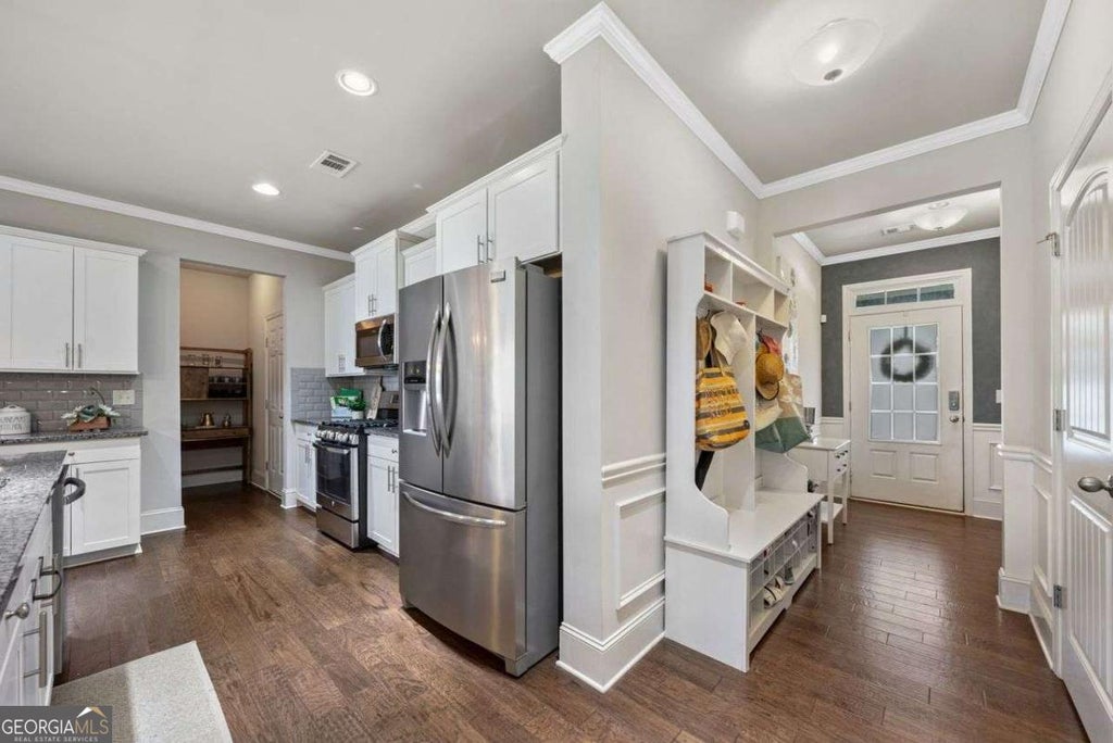 Photo of 6623 Rivergreen Road, Flowery Branch, GA 30542 (MLS # 10794334)