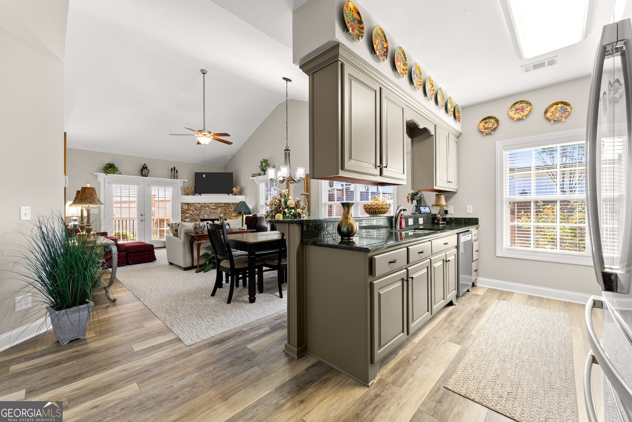 92 Colonial DR 1