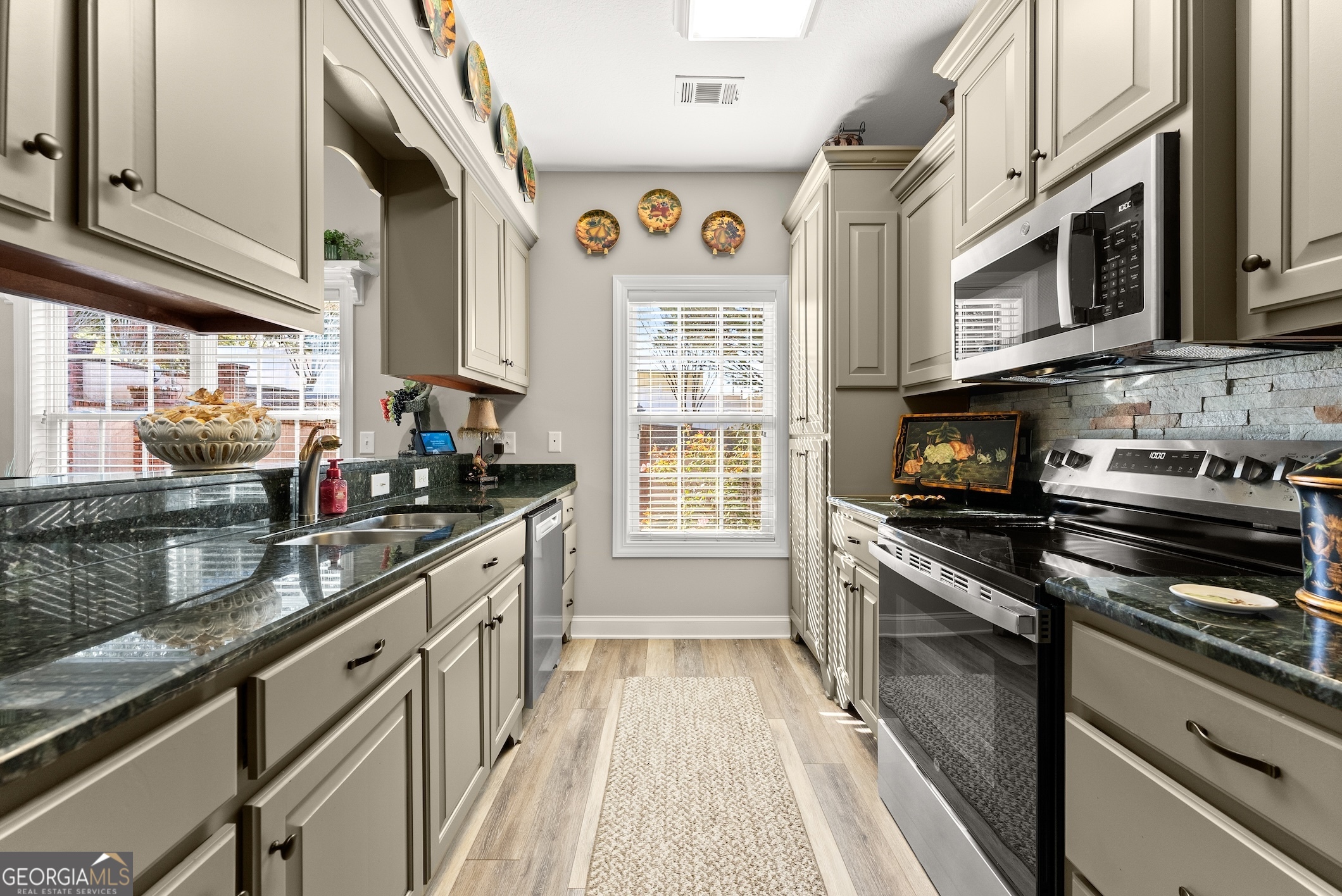 92 Colonial DR 1