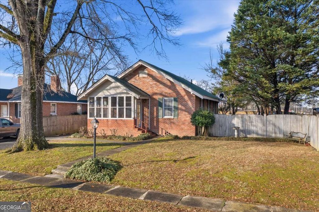 Photo of 1 Poplar Street, Rome, GA 30161 (MLS # 10675455)