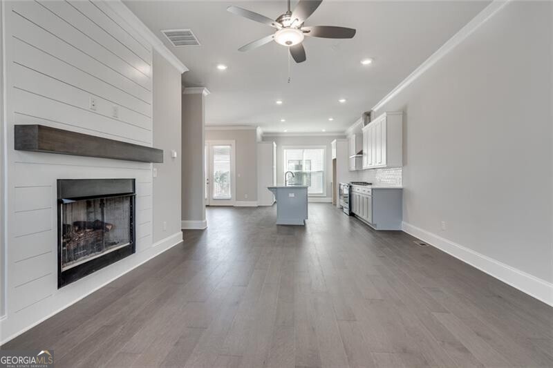 Alpharetta, Georgia 30009, United States, 4 Bedrooms Bedrooms, ,4 BathroomsBathrooms,Residential,Pending,49780