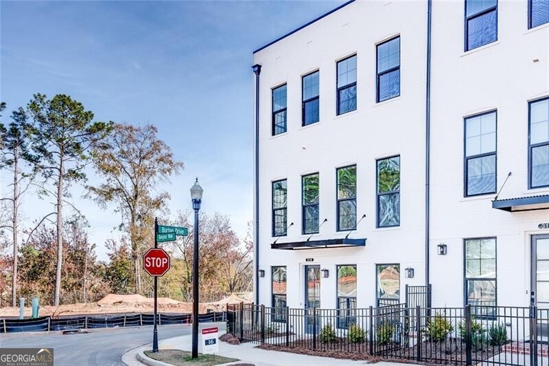 Alpharetta, Georgia 30009, United States, 4 Bedrooms Bedrooms, ,4 BathroomsBathrooms,Residential,Pending,49780