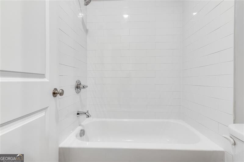 Alpharetta, Georgia 30009, United States, 4 Bedrooms Bedrooms, ,4 BathroomsBathrooms,Residential,Pending,49780