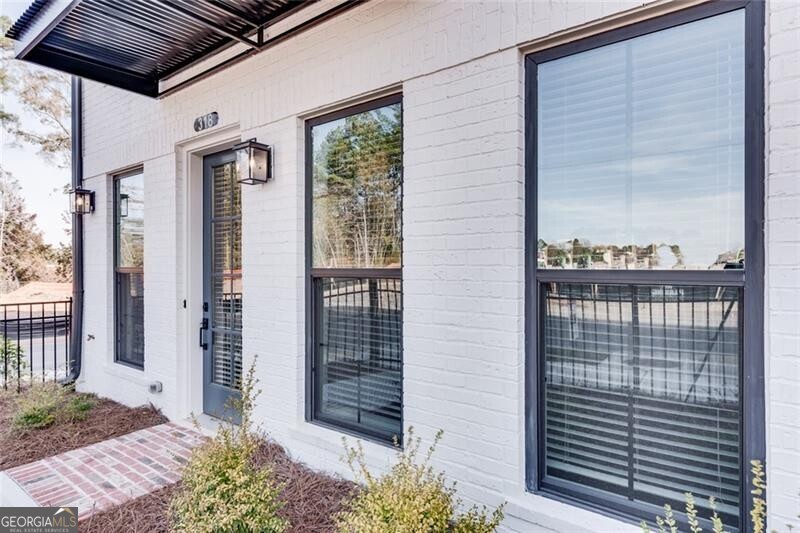 Alpharetta, Georgia 30009, United States, 4 Bedrooms Bedrooms, ,4 BathroomsBathrooms,Residential,Pending,49780