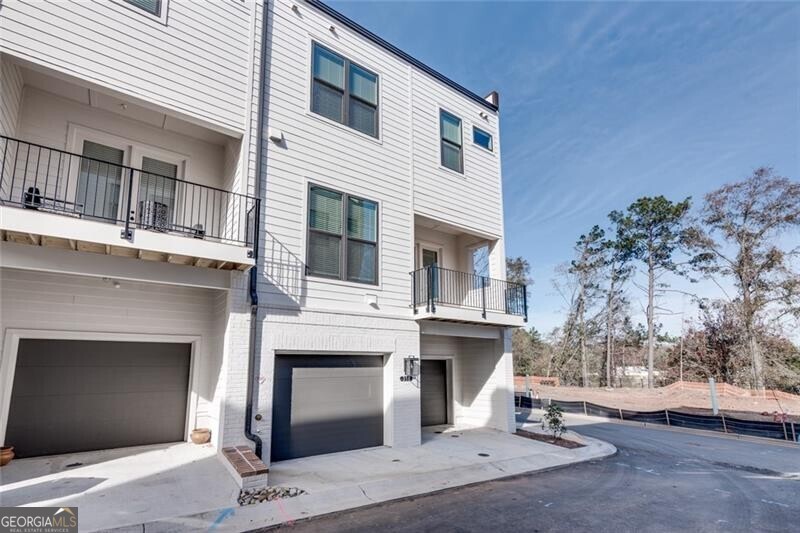 Alpharetta, Georgia 30009, United States, 4 Bedrooms Bedrooms, ,4 BathroomsBathrooms,Residential,Pending,49780