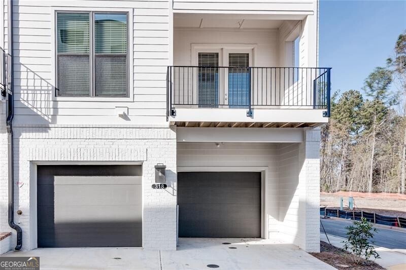 Alpharetta, Georgia 30009, United States, 4 Bedrooms Bedrooms, ,4 BathroomsBathrooms,Residential,Pending,49780