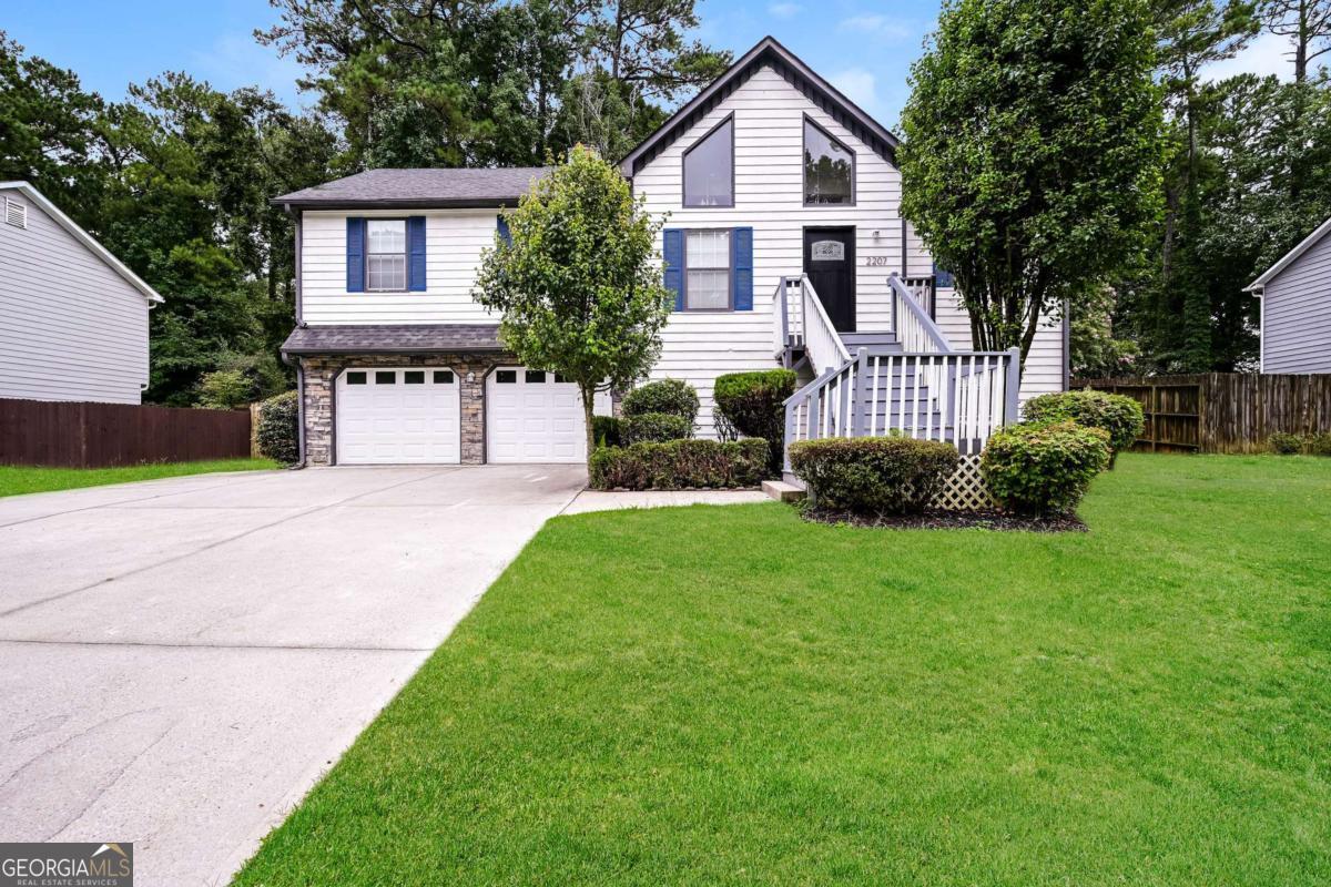 Discover the spacious 4-bedroom, 3.0-bathroom pet-friendly home offering 2400 sq. ft. of versatile living space. This home provides ample room for comfortable living.