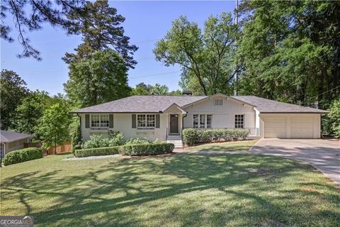 Photo of 1566 Peachtree Battle Avenue NW, Atlanta, GA 30327 (MLS # 10735741)