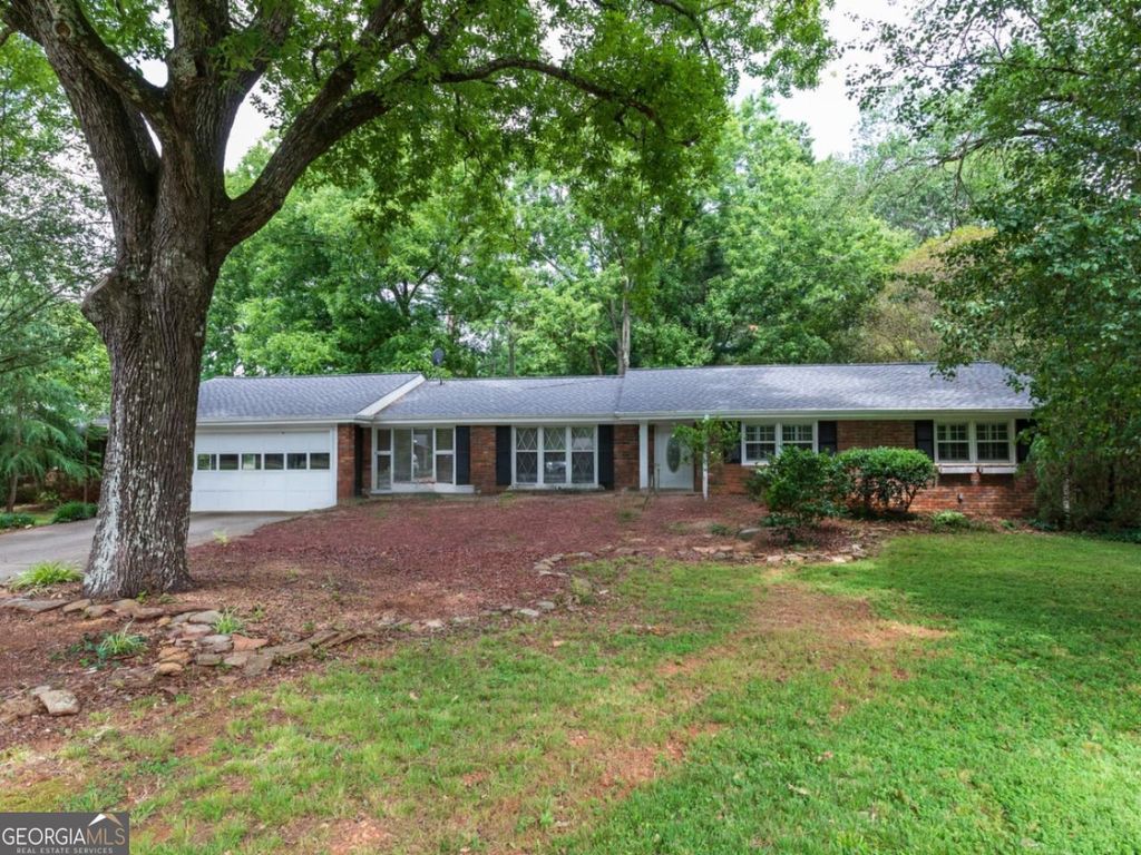 Photo of 1110 Grimes Bridge Road, Roswell, GA 30075 (MLS # 10781033)
