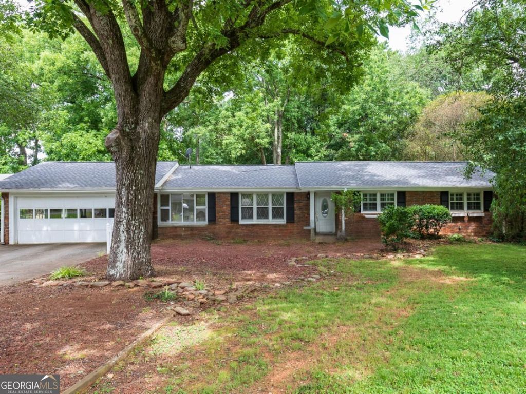 Photo of 1110 Grimes Bridge Road, Roswell, GA 30075 (MLS # 10781033)