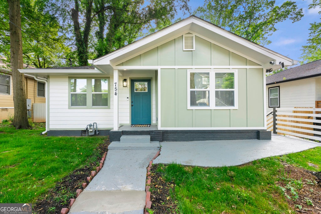 Photo of 754 S Grand Avenue NW, Atlanta, GA 30318 (MLS # 10843724)