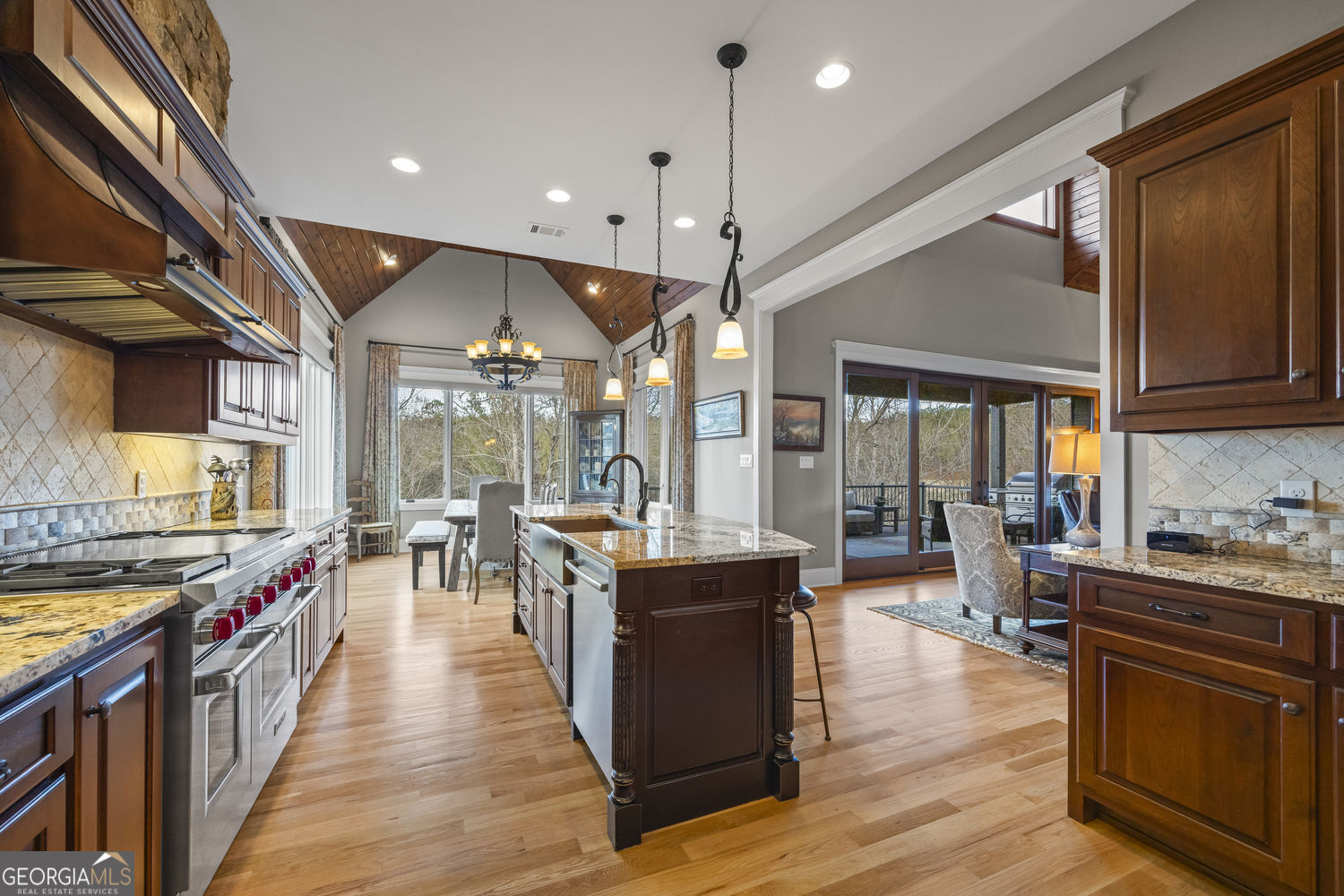 Toccoa, Georgia 30577, United States, 5 Bedrooms Bedrooms, ,4 BathroomsBathrooms,Residential,Active,254769