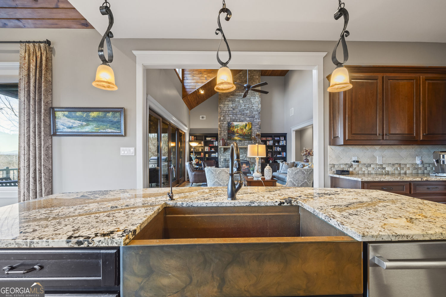 Toccoa, Georgia 30577, United States, 5 Bedrooms Bedrooms, ,4 BathroomsBathrooms,Residential,Active,254769