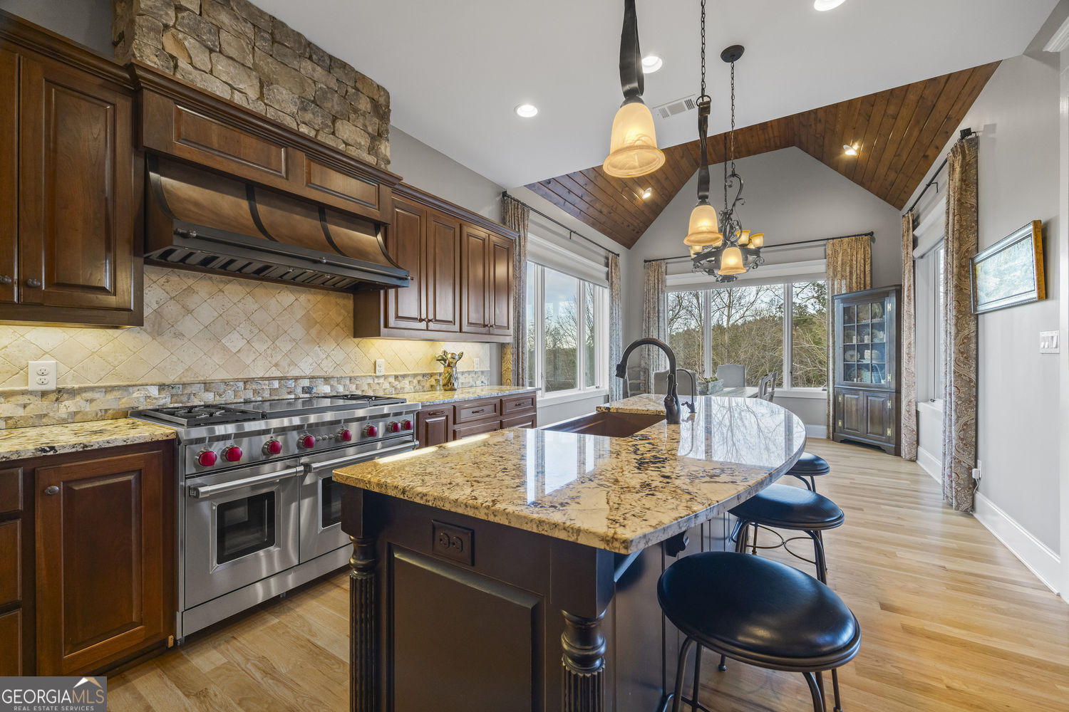 Toccoa, Georgia 30577, United States, 5 Bedrooms Bedrooms, ,4 BathroomsBathrooms,Residential,Active,254769