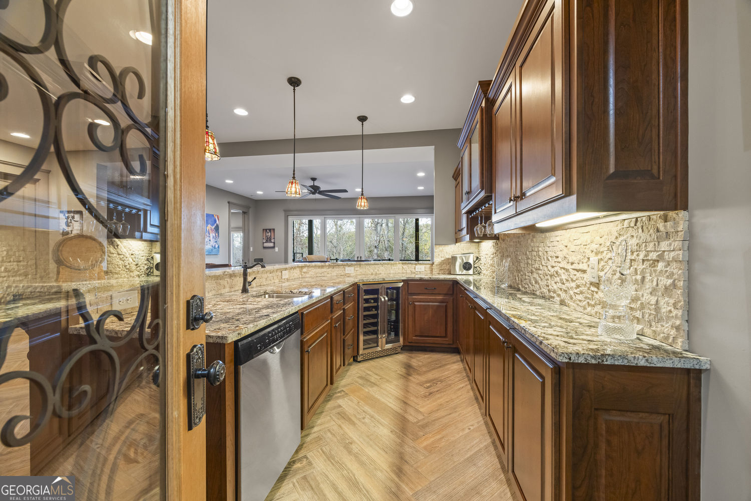 Toccoa, Georgia 30577, United States, 5 Bedrooms Bedrooms, ,4 BathroomsBathrooms,Residential,Active,254769