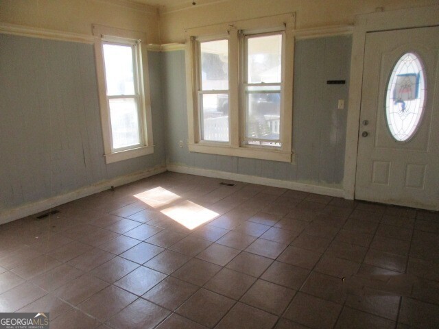 6 Derrick ST