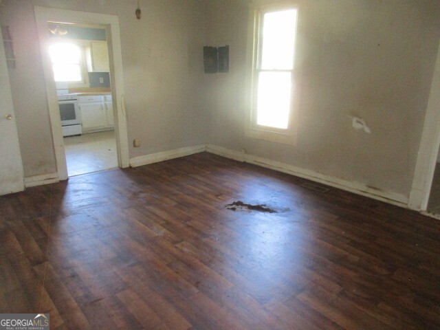6 Derrick ST