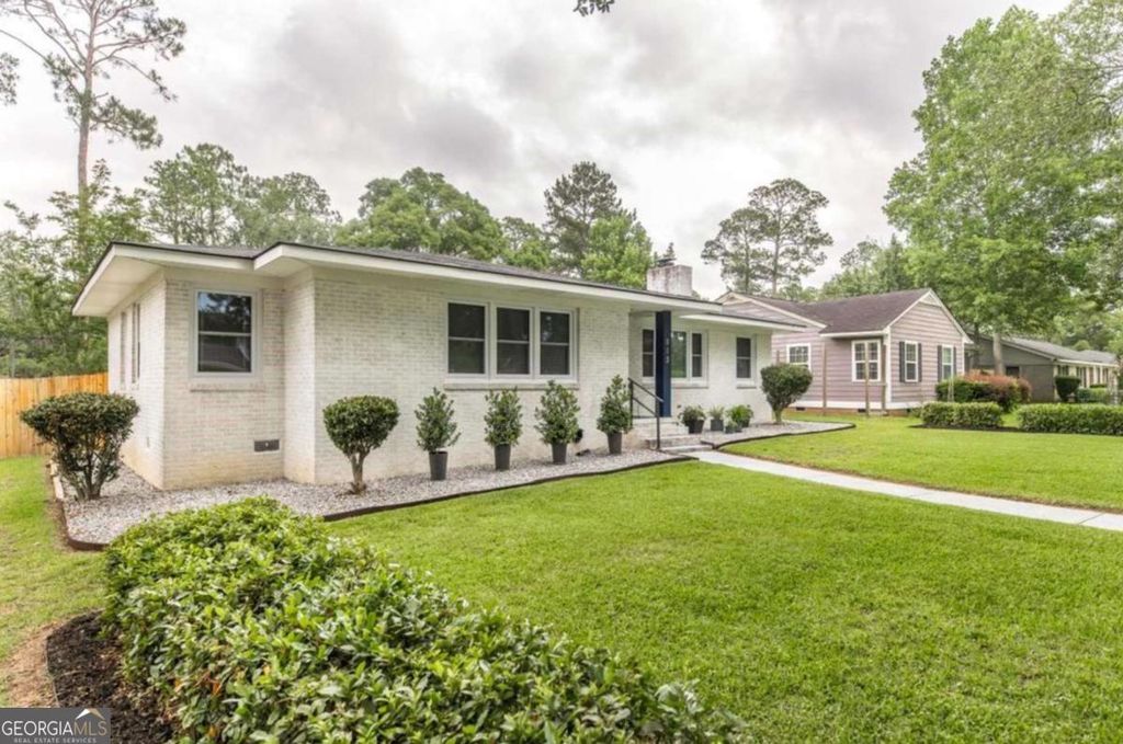 Photo of 913 7th Avenue, Albany, GA 31701 (MLS # 10693303)