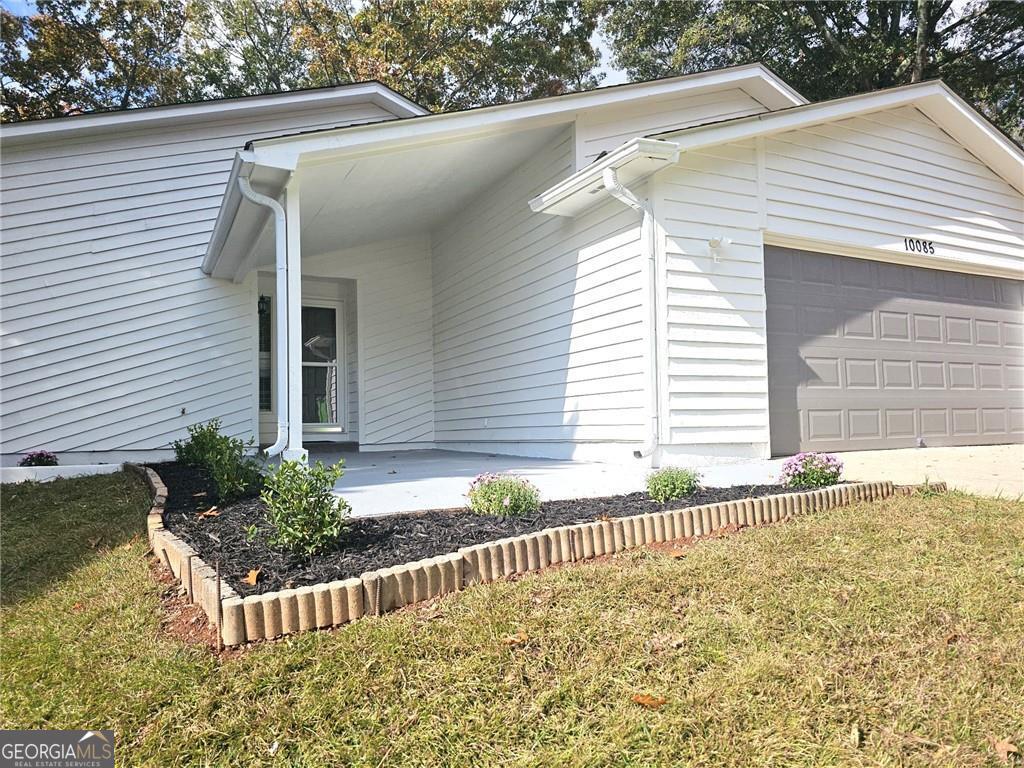 10085 Old Woodland Entry