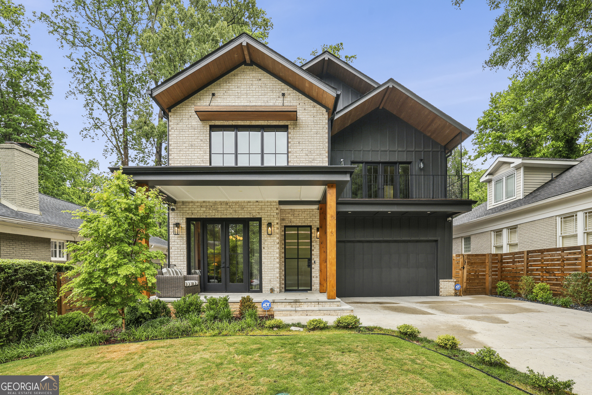 864 Courtenay DR NE
