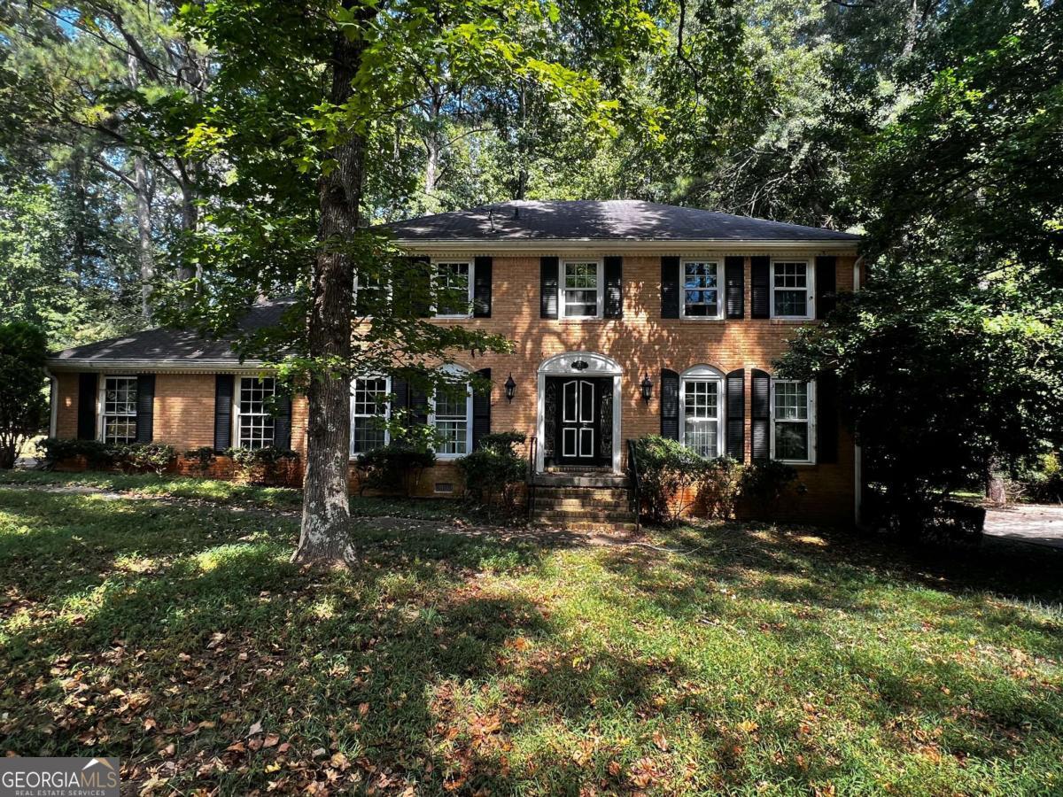 Fixers, Flippers and Builders...Let's GO!! Amazing Location: This home is TRULY WALKING DISTANCE TO DUNWOODY VILLAGE...You pass Austin Elementary and the Dunwoody Nature center on the way! This CLASSIC Colonial Georgian, 4 sided brick is a FANTASTIC FLIP OPPORTUNITY! Builders: this is an Absolutely PERFECT 1/2 acre lot that's rectangular and TOTALLY Flat, and on public sewer and water. *************************************NO HOME ON A HALF ACRE+ LOT HAS SOLD FOR LESS THAN $500K IN AUSTIN ELEMENTARY FOR YEARS!**