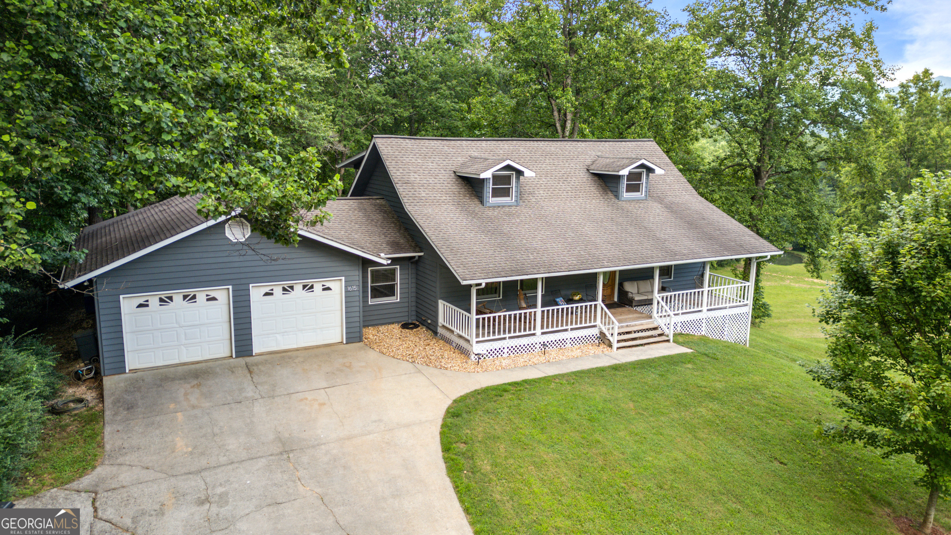 1615 East Vineyard RD