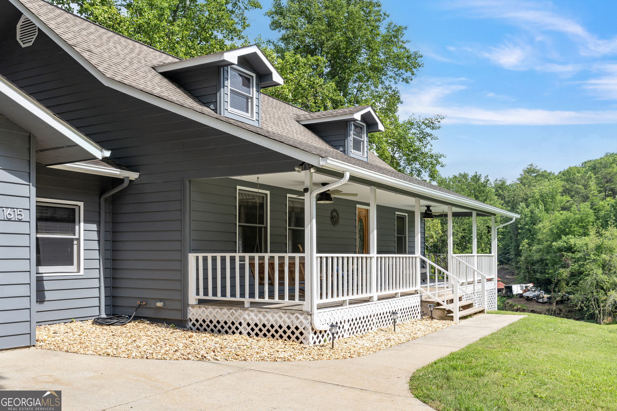 1615 East Vineyard RD