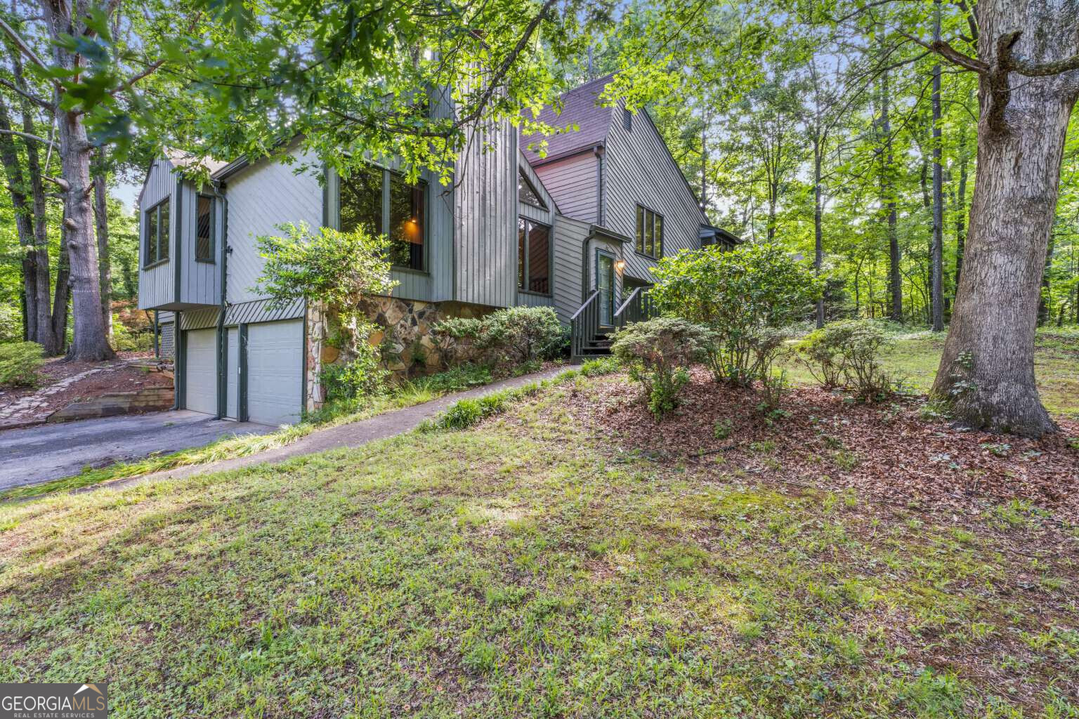 4 bed/3 bath with full basement in Marietta! BRAND NEW ROOF! Basement has an in-law suite with bedroom, bathroom, living room and kitchen! Corner lot with private yard! Large screened porch! Perfect property if you are handy, a first time home buyer, investor, or if you are looking to add your personal touch! Home is in need of TLC and sold as-is. Come see before its too late!