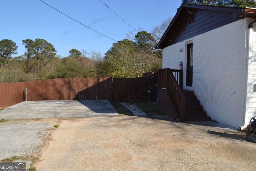 Photo of 555 Lee Byrd Road, Loganville, GA 30052 (MLS # 10657690)