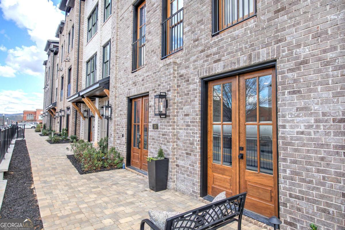 178 W Main ST 105