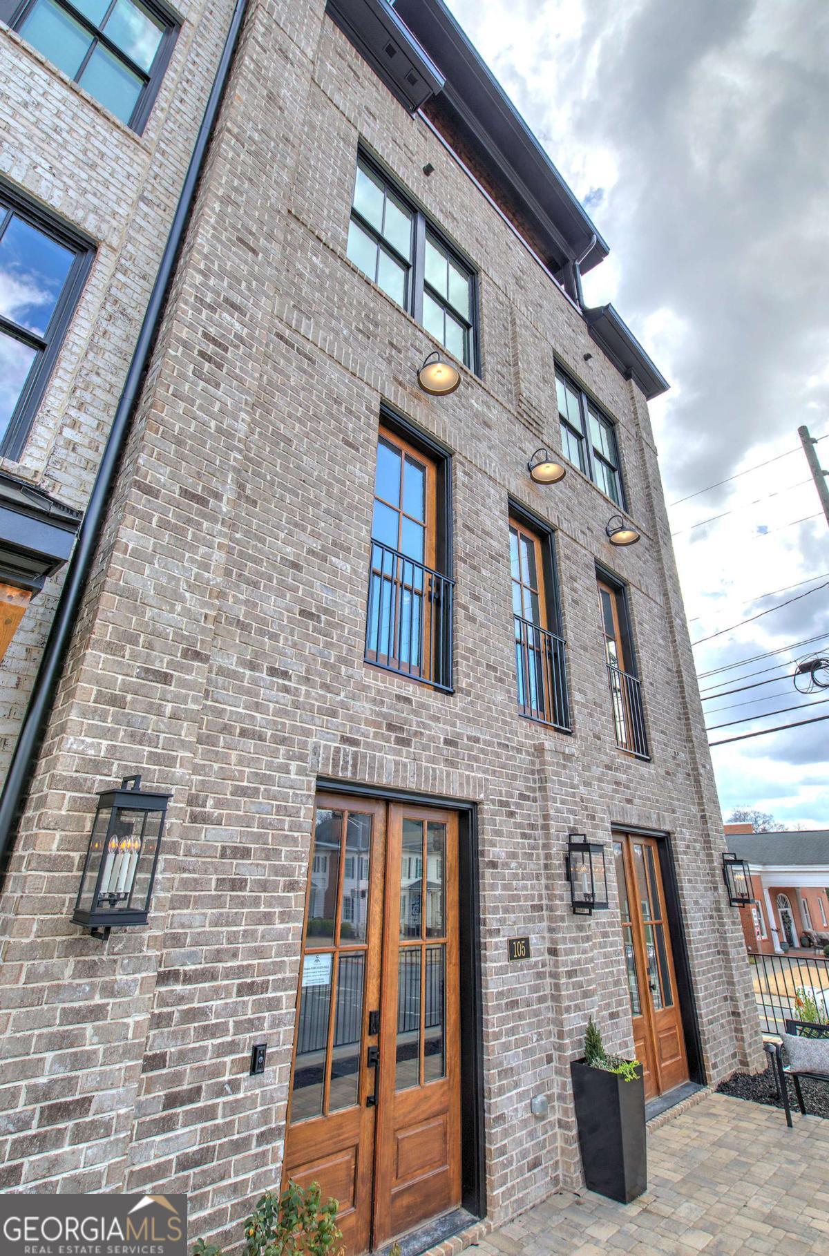 178 W Main ST 105