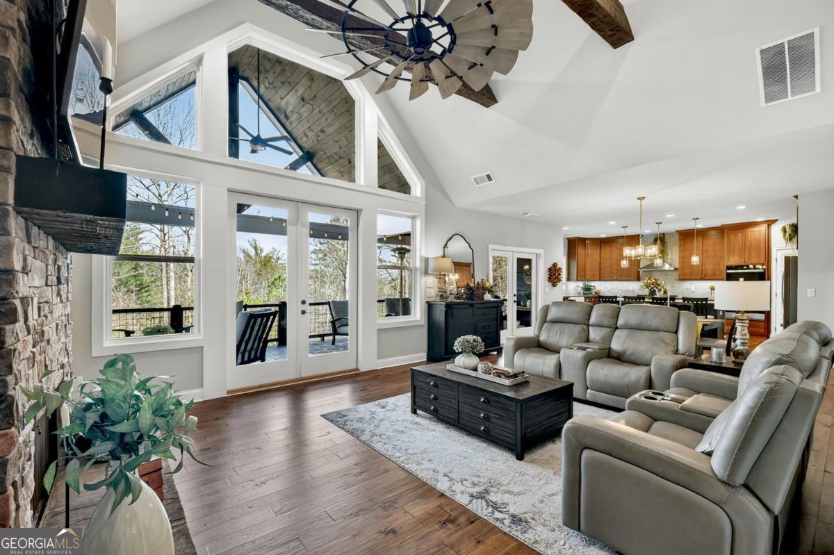 912 Lazy River LN 109