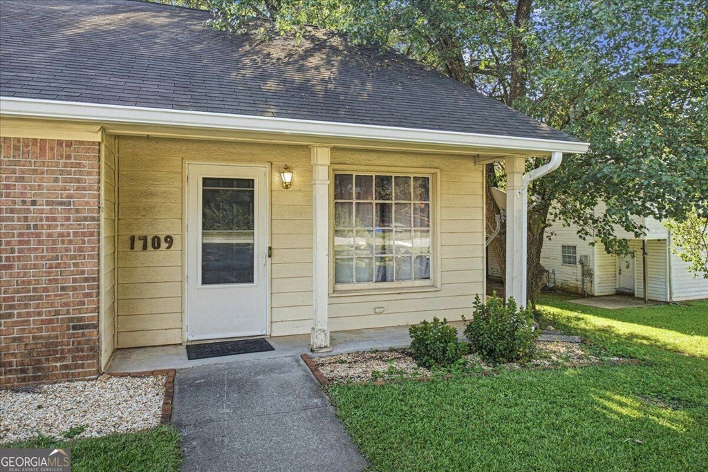 Photo of 1709 Winchester Way SE, Conyers, GA 30013 (MLS # 10847406)